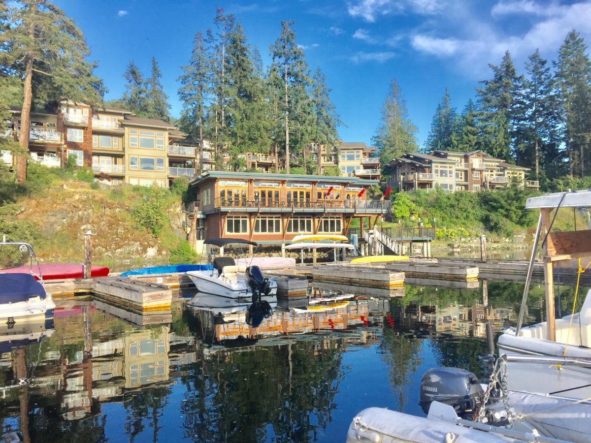 Painted Boat Resort Spa And Marina Madeira Park Exteriör bild